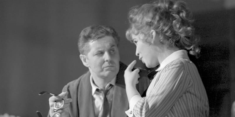 Jiří Vala jako profesor Higgins a Věra Vlková v titulní roli muzikálu My fair Lady v nastudování Hudebního divadla v Karlíně.