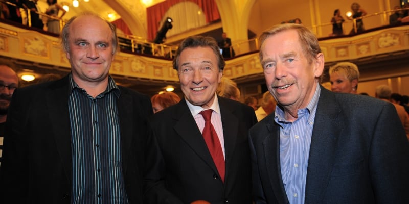 Václav Havel s přítelem Michaelem Kocábem a Karlem Gottem 