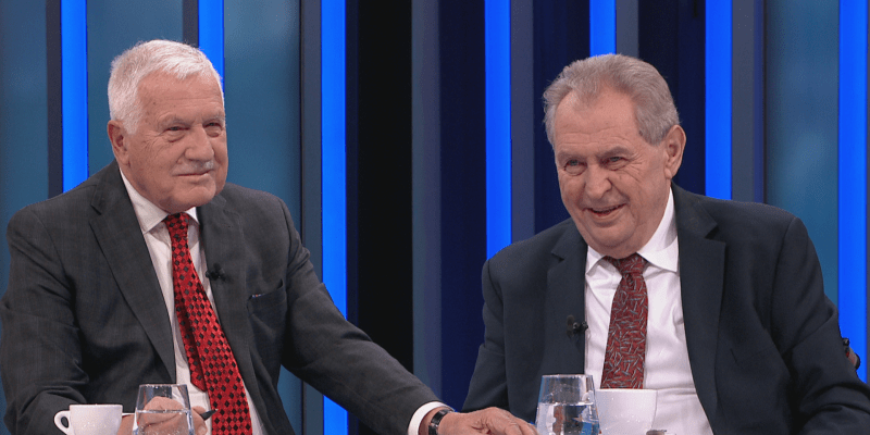 Bývalí prezidenti Václav Klaus (vlevo) a Miloš Zeman v exkluzivní debatě na CNN Prima NEWS
