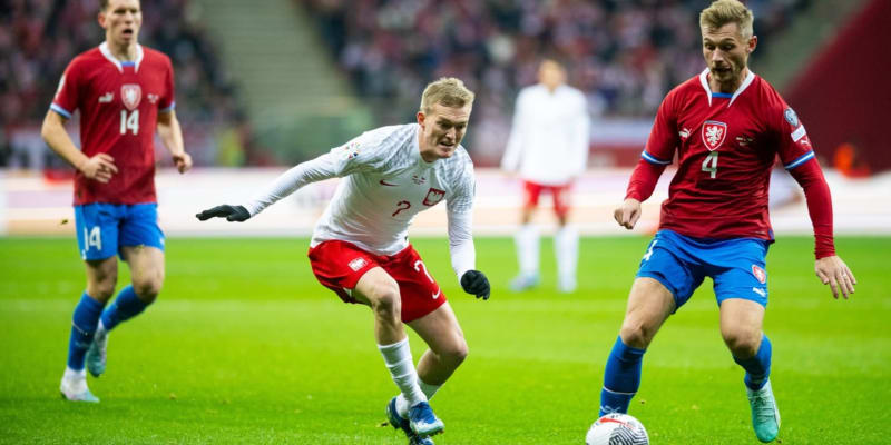 Jakub Brabec v souboji s Karolem Swiderskim v zápase s Polskem  (17.11.2023)