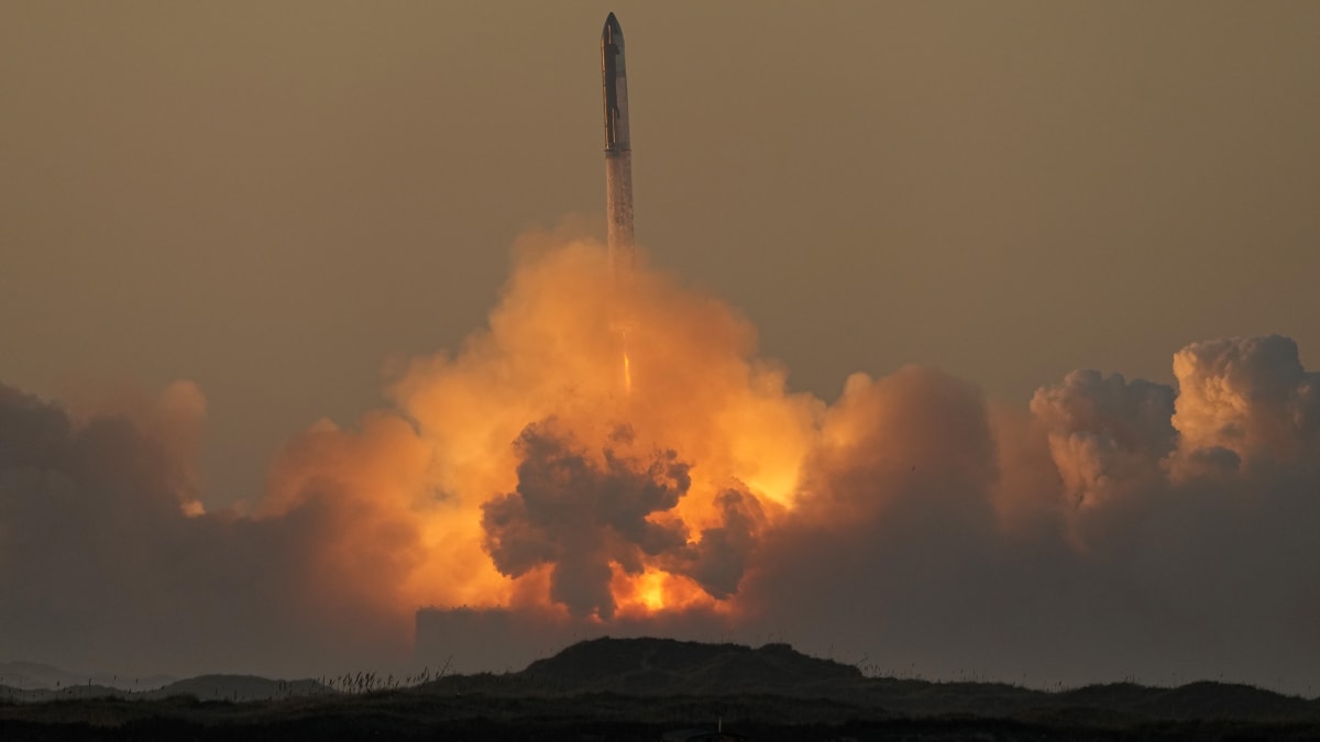 Start kosmického dopravního systému Starship společnosti SpaceX proběhl úspěšně (18. 11. 2023).