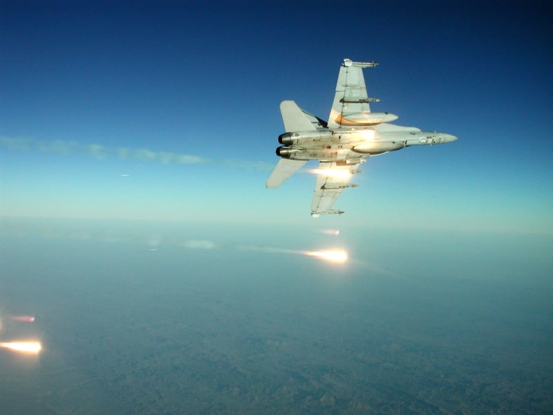 F-18 na nebi nad Afghánistánem
