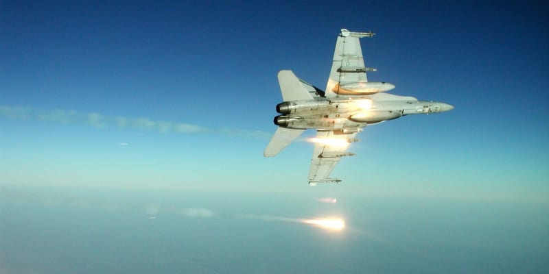 F-18 na nebi nad Afghánistánem
