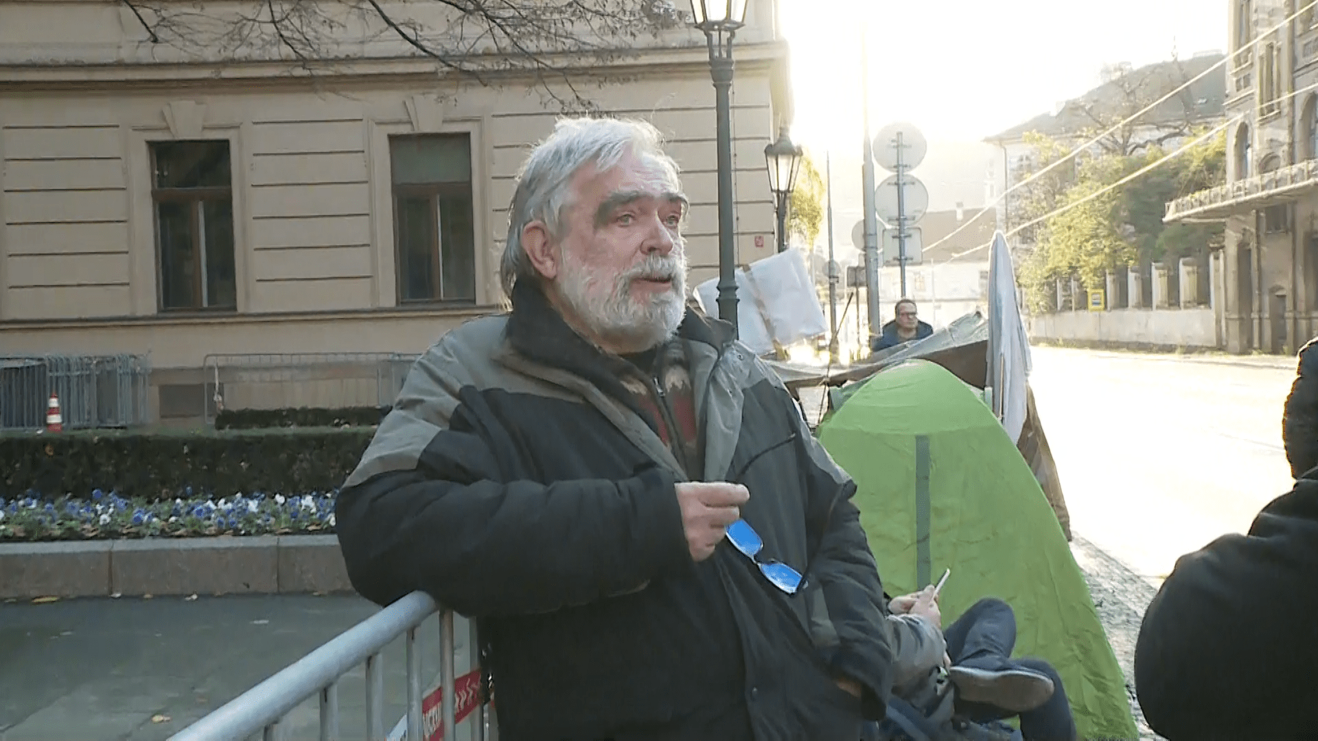 Hladovku kvůli nízkým důchodům odpůrců a odpůrkyň komunistického režimu držel Jiří Gruntorád i John Bok. 