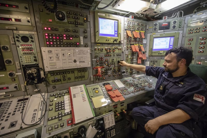 Řídící stanice ponorky britské Royal Navy