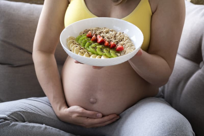 Jak jíst v těhotenství zdravě a chutně, dát miminku vše potřebné, a zároveň nepřibrat?