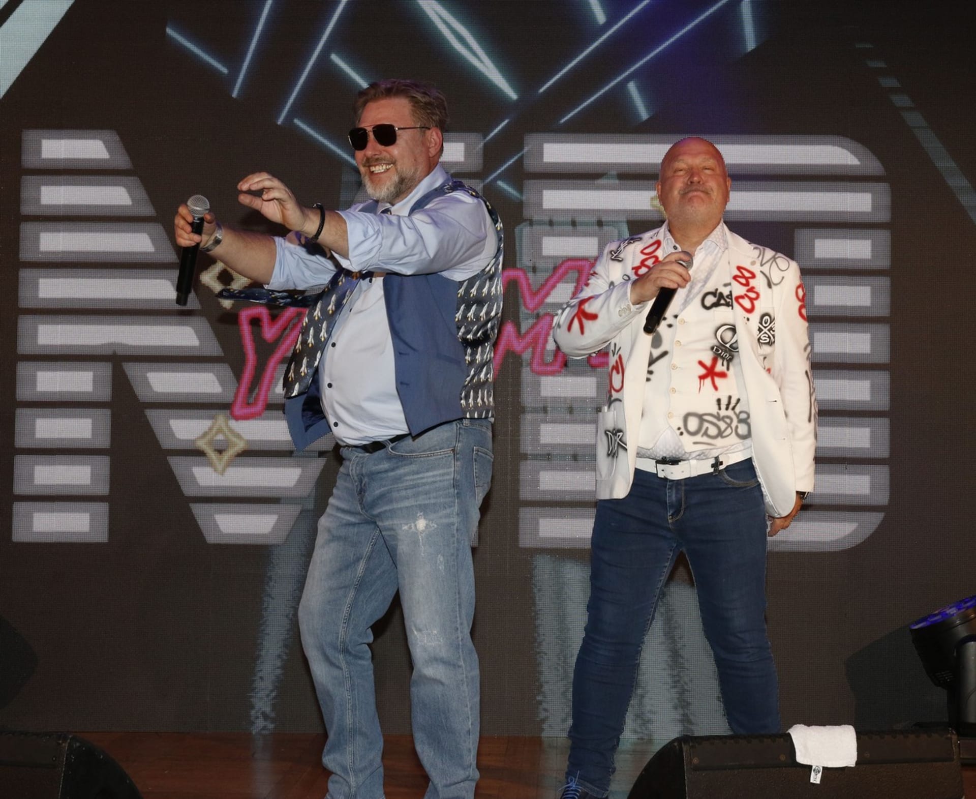 Roman Ondráček a Michal David během večera společně zazpívali hit Rakeťák.