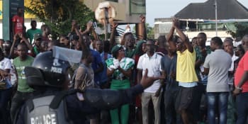 Tragédie v Libérii. Auto vjelo do příznivců nového prezidenta, nepřežilo nejméně 10 lidí