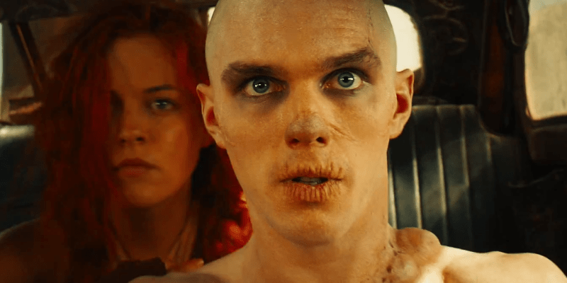 Nicholas Hoult ve filmu Šílený Max: Zběsilá cesta