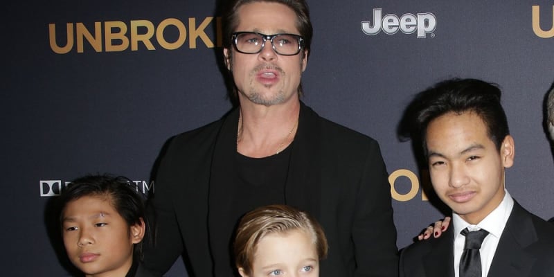 Brad Pitt se svými třemi dětmi Paxem, Maddoxem a dcerou Shiloh.