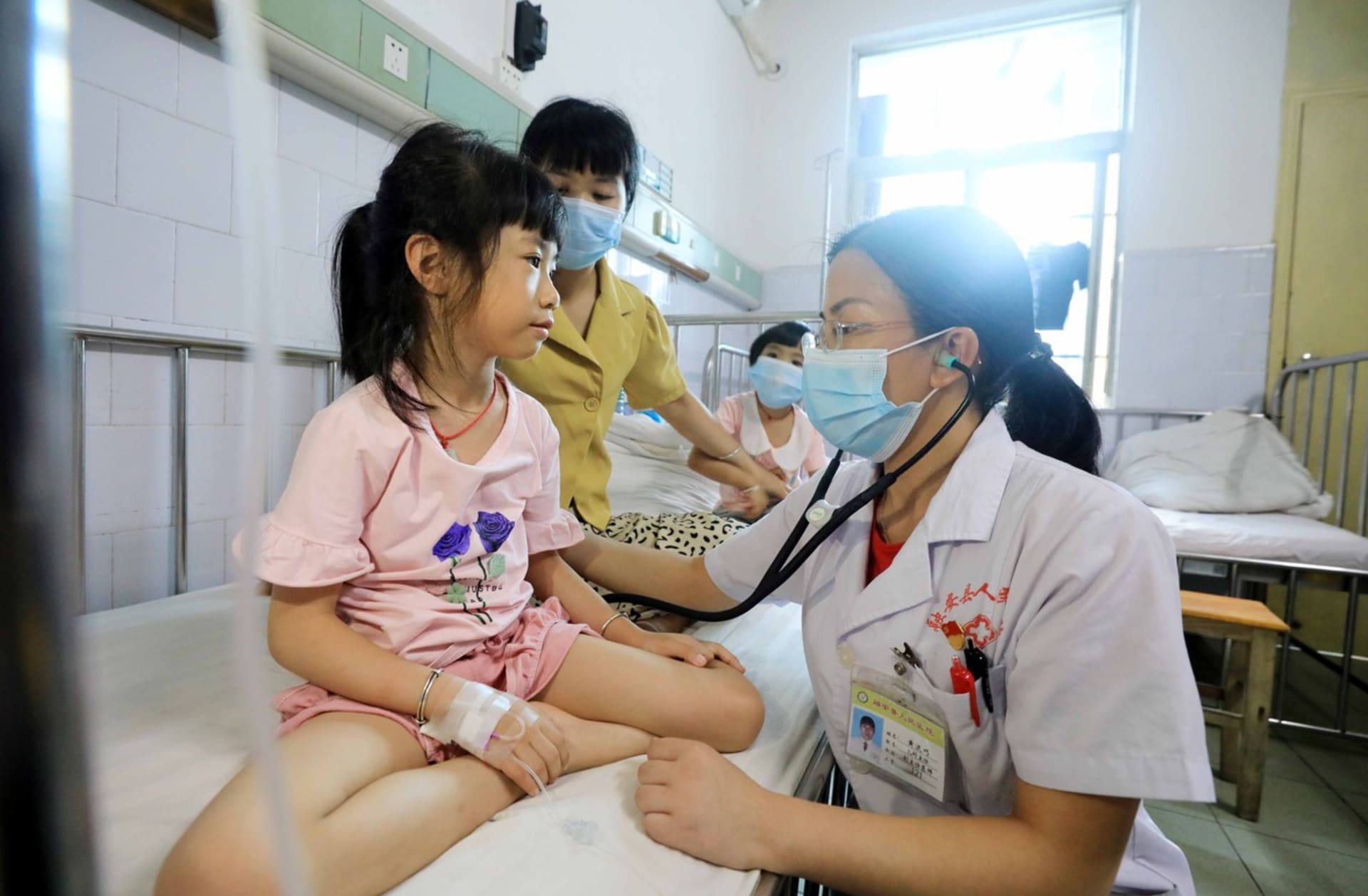 Čínou se šíří záhadné respirační onemocnění, postihuje hlavně děti. (Ilustrační foto)