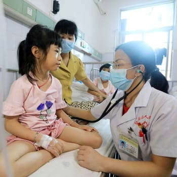 Čínou se šíří záhadné respirační onemocnění, postihuje hlavně děti.