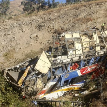 Nehoda osobního autobusu si 31. srpna 2021 vyžádala nejméně 29 mrtvých a asi 20 zraněných poté, co spadl do rokle na hlavní silnici na cestě do Limy.