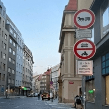 Praha 1 zavře na noc Dlouhou a další ulice Starého Města