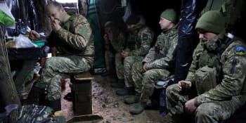 Ukrajinští vojáci zápasí s invazí myší a krys. Hlodavci likvidují munici a ruší komunikaci