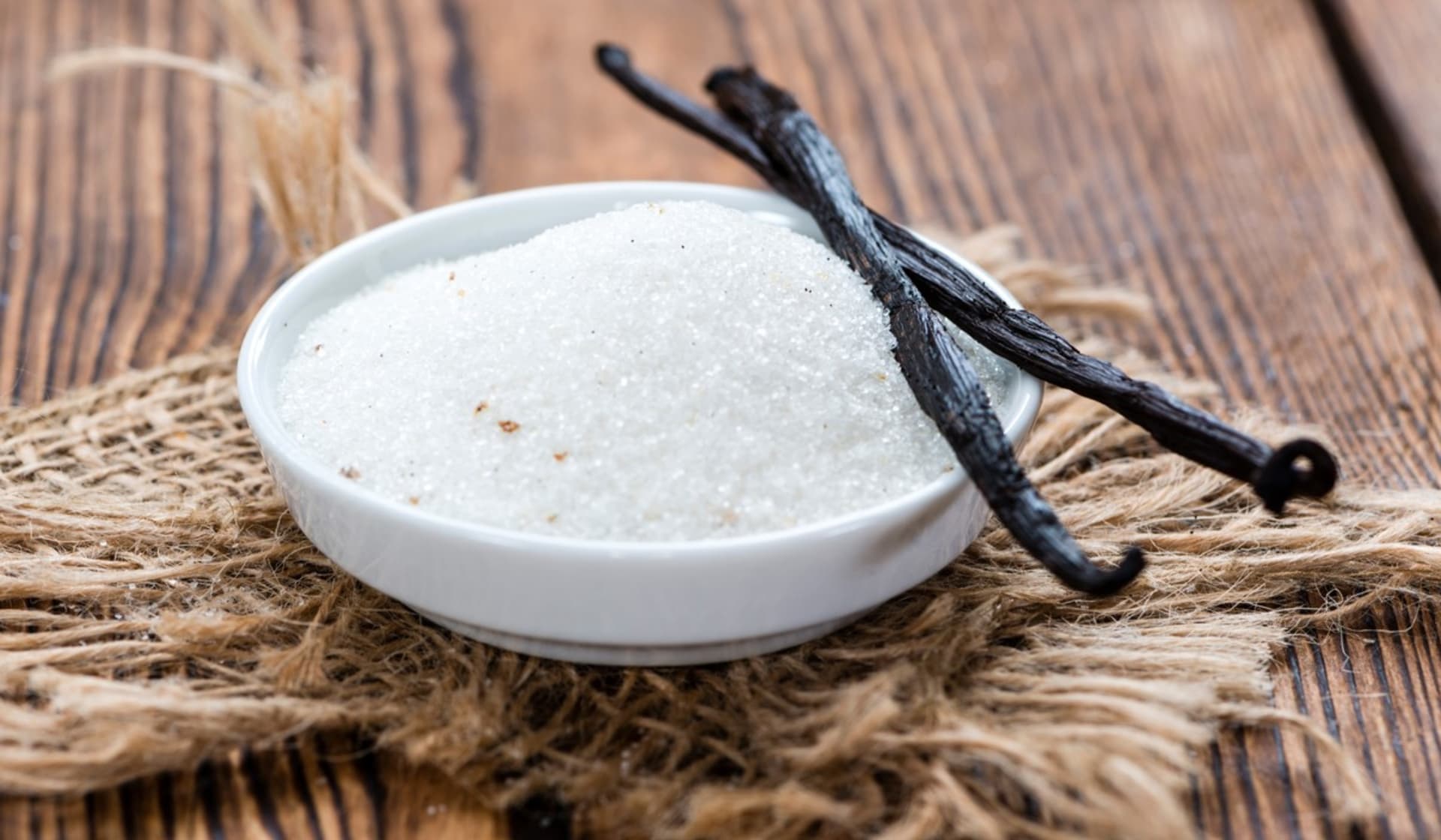 Poznáte rozdíl mezi cukrem vanilkovým a vanilinovým?