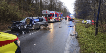 Děsivé záběry nehody na Slovensku: Auta skončila úplně zdemolovaná, dva lidé zemřeli
