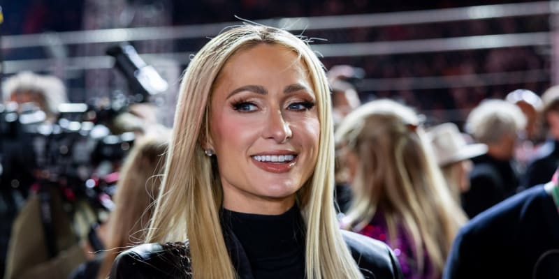 Paris Hiltonová oznámila narození holčičky.