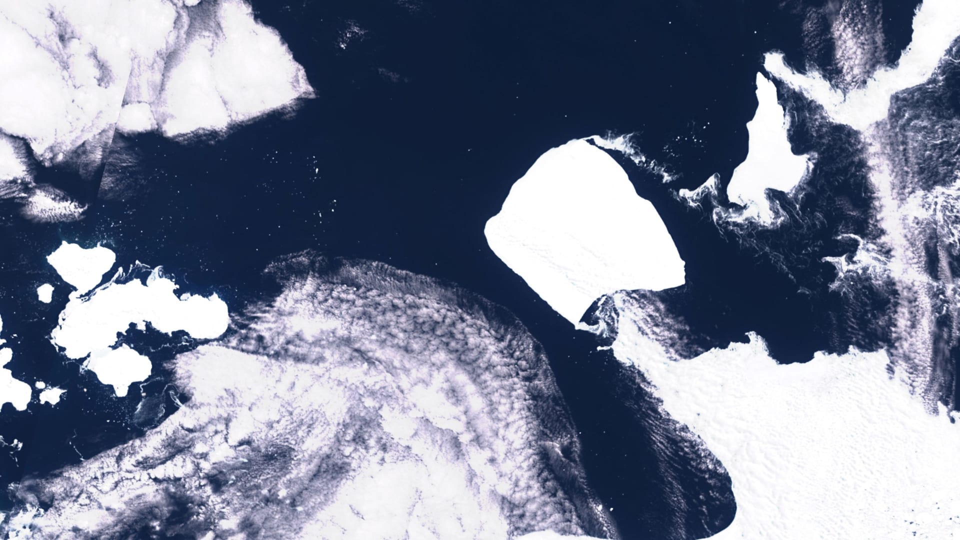 Satelitní snímek největšího ledovce světa s názvem A23a