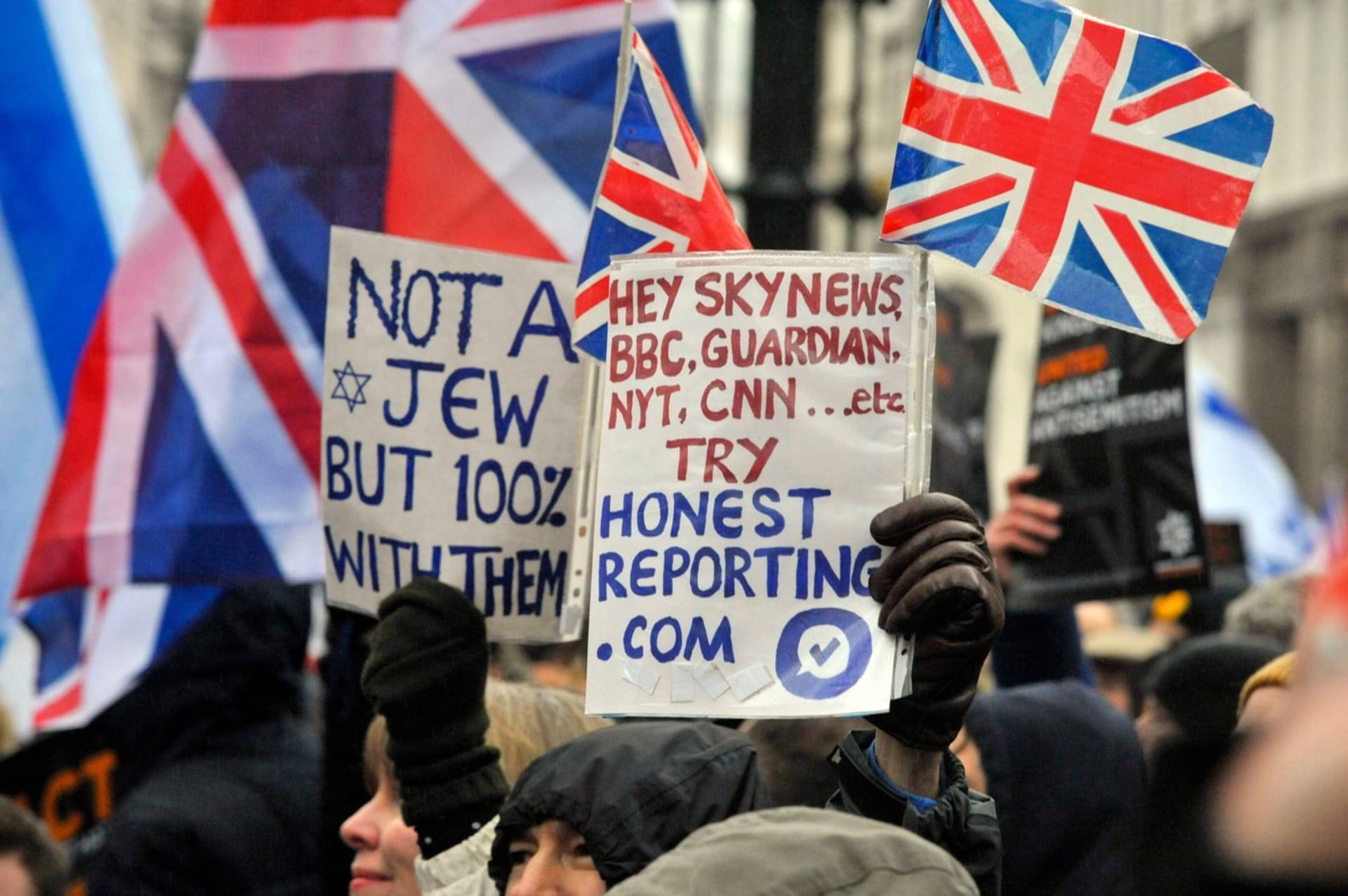 Desetitisíce lidí pochodovaly Londýnem na podporu Izraele.