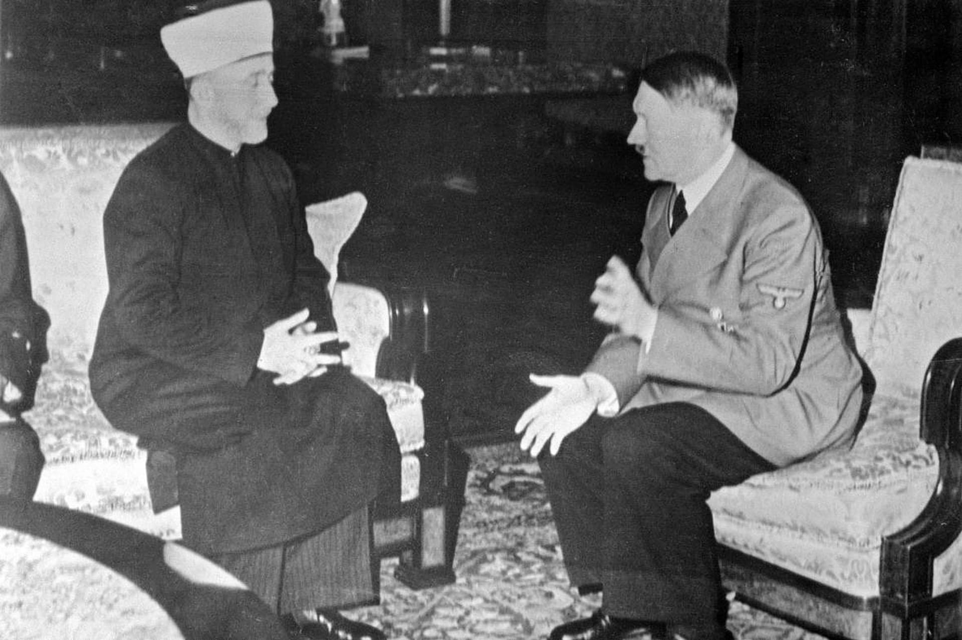 Velký muftí jeruzalémský Amín al-Husajní u vůdce Adolfa Hitlera. Nové říšské kancléřství, Berlín, 20. listopadu 1941.