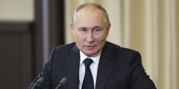 Co se děje s tvářemi Putina? Experti poukazují na podivné změny, lidé píší o píchnutí včelou