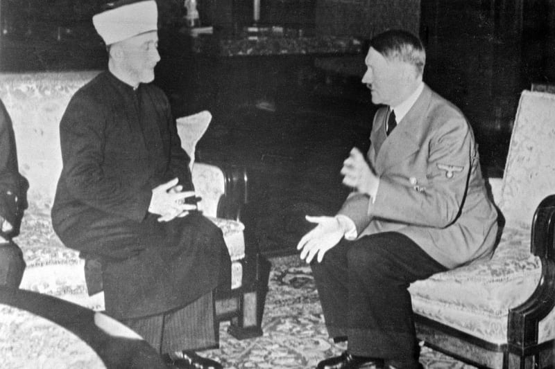 Velký muftí jeruzalémský Amín al-Husajní u vůdce Adolfa Hitlera. Nové říšské kancléřství, Berlín, 20. listopadu 1941