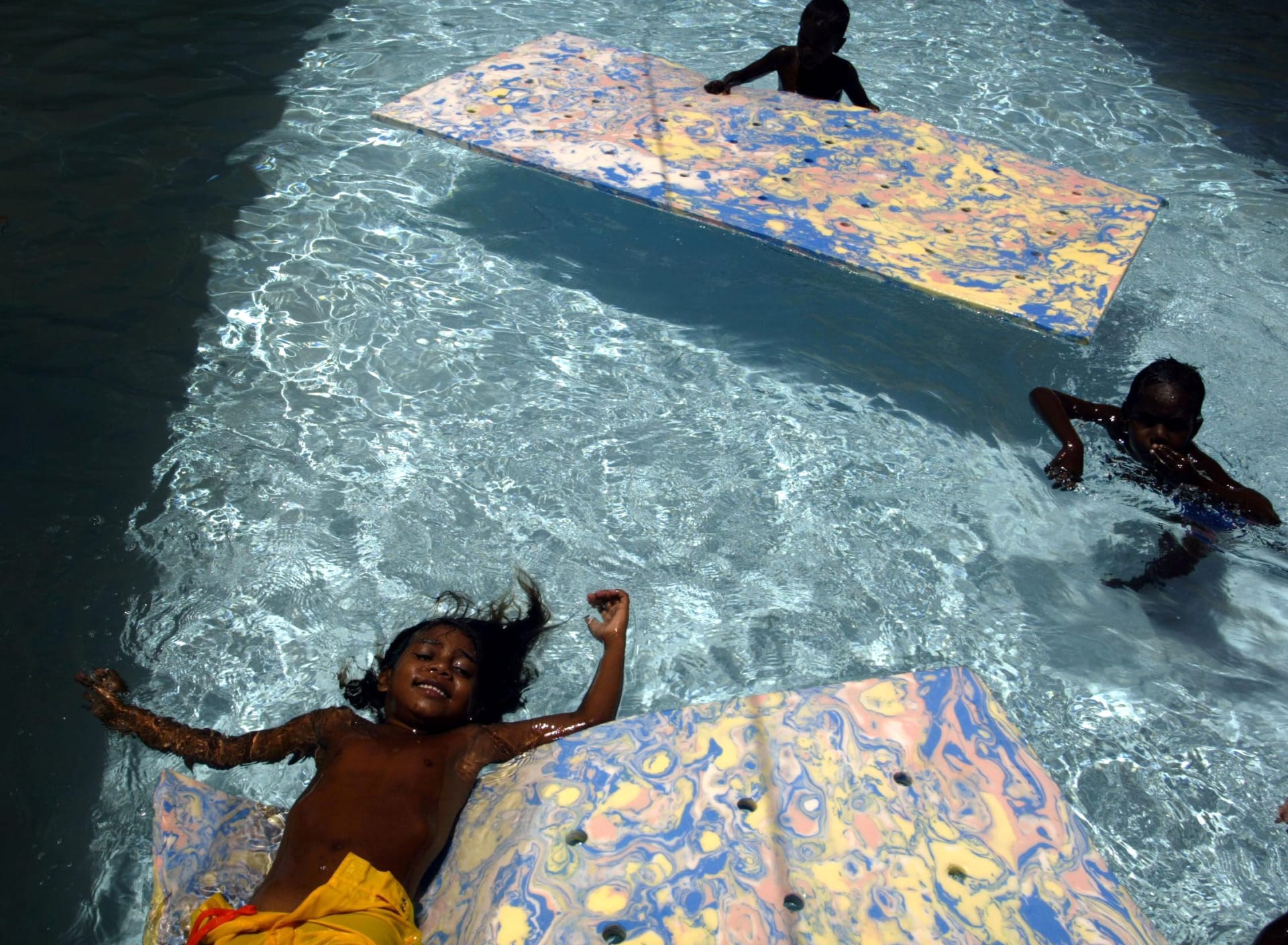 Lidé v australském městě Wadeye, kde žijí především domorodí Aboridžinci, se dočkali otevření bazénu