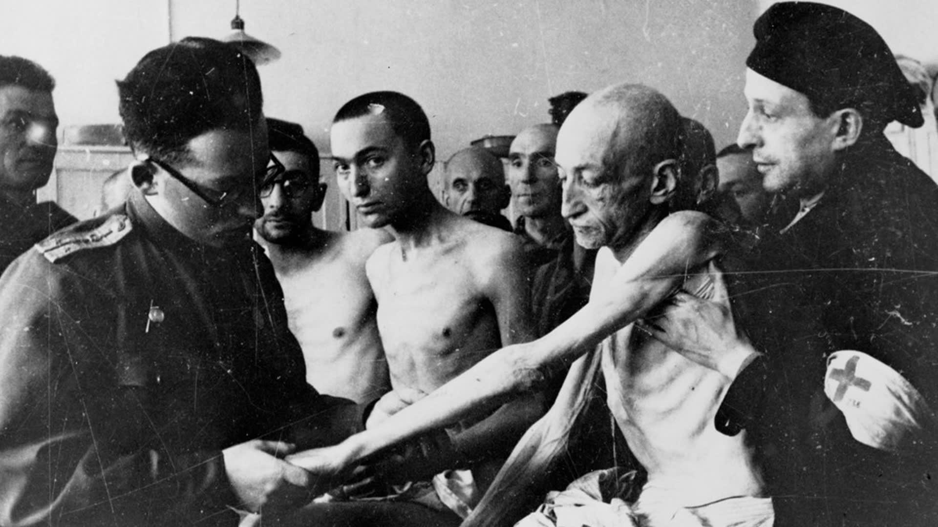 Kontrola osvobozených vězňů sovětským lékařem