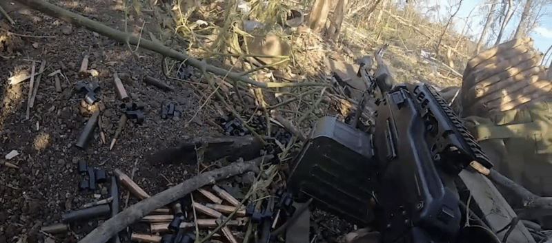 Přestřelka ukrajinské a ruské armády v lese