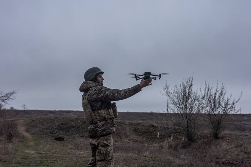 Navzdory západním dodávkám chybějí ukrajinským vojákům na frontě drony.