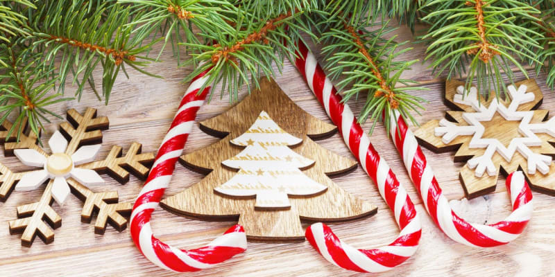 Udržitelné Vánoce jsou trendy, lidé proto volí například i dřevěný dekor.