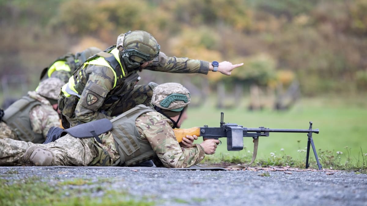 Výcvik ukrajinských vojáků pod vedením instruktorů Armády České republiky ve vojenském výcvikovém prostoru Libavá, 26. října 2023