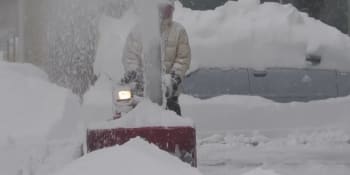 Česku hrozí další přívaly sněhu, připadnou desítky centimetrů, varují meteorologové