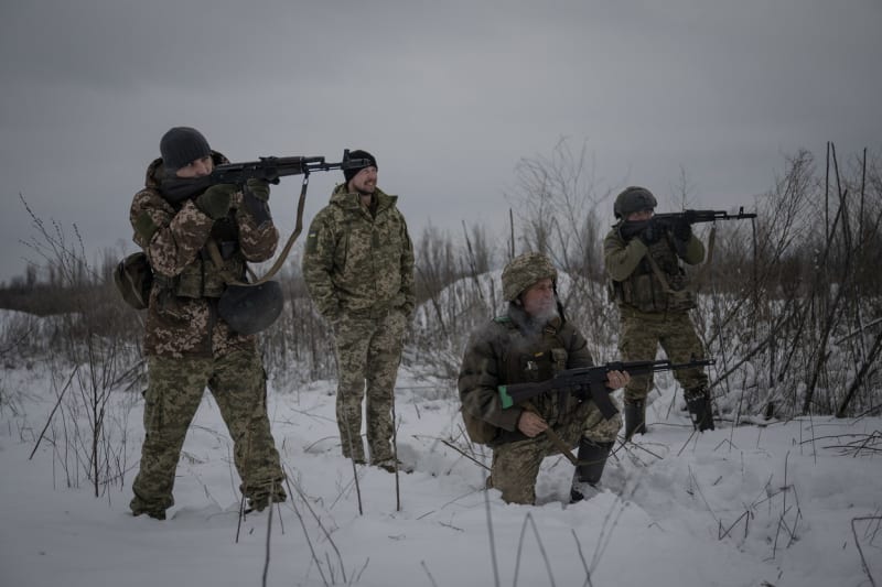 Ukrajinští vojáci na frontové linii u Kupjansku