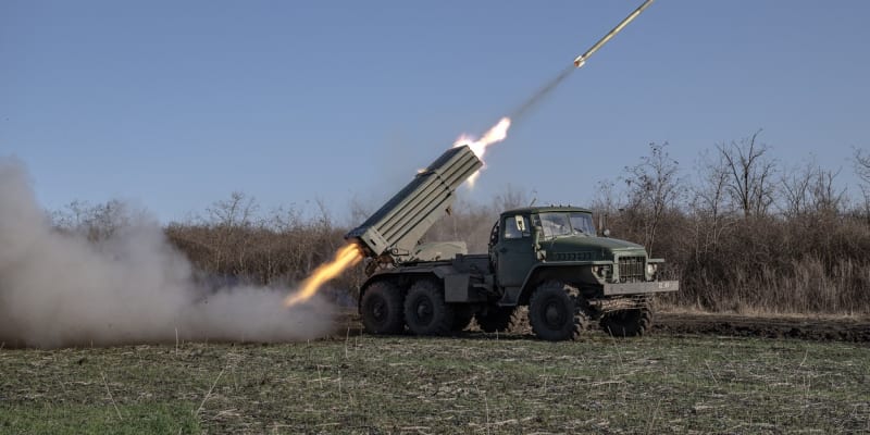 Ukrajinci ostřelují ruské pozice na frontové linii u Avdijivky