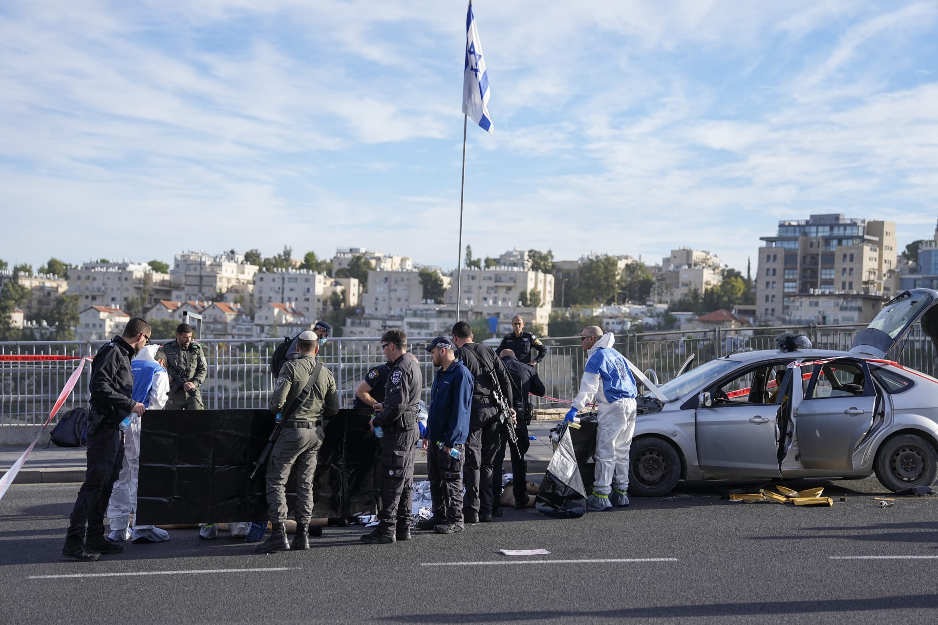 Střelecký útok na okraji Jeruzaléma si vyžádal nejméně jednu oběť a několik raněných (30. 11. 2023).