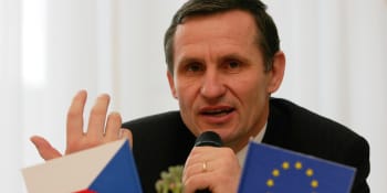 Vláda selhává, říká senátor Jiří Čunek z KDU-ČSL. Nebránil by se spolupráci s ANO a SPD