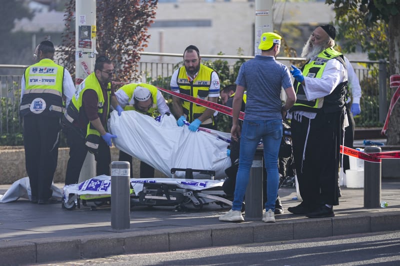 Střelecký útok na okraji Jeruzaléma si vyžádal nejméně jednu oběť a několik raněných (30. 11. 2023).