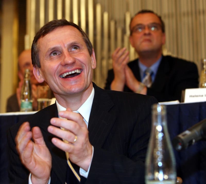 V roce 2006 Jiří Čunek na postu předsedy KDU-ČSL nahradil Miroslava Kalouska. 