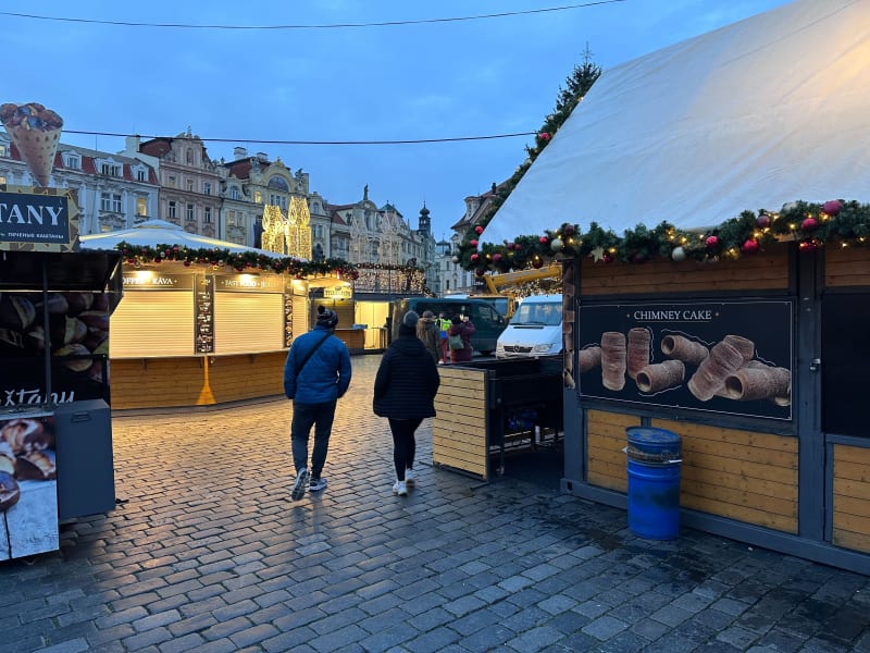 Příprava vánočních trhů na Staroměstském náměstí