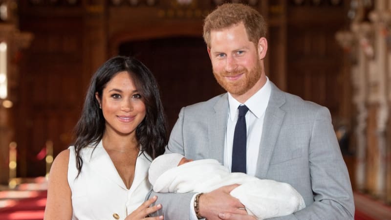 Britská veřejnost už zná jména členů britské královské rodiny, kteří měli řešit barvu kůže malého Archieho.