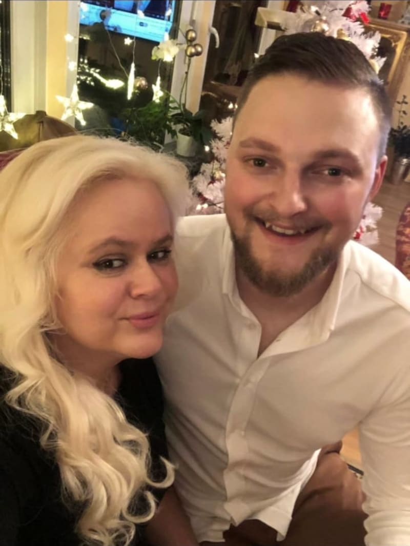 Monika Binias s manželem Petrem na loňské vánoční fotce ze Štědrého dne.