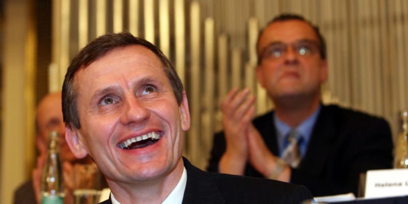 V roce 2006 Jiří Čunek na postu předsedy KDU-ČSL nahradil Miroslava Kalouska. 