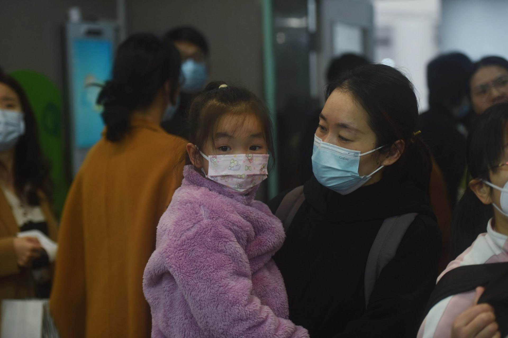 Čína zápolí s epidemií zápalu plic