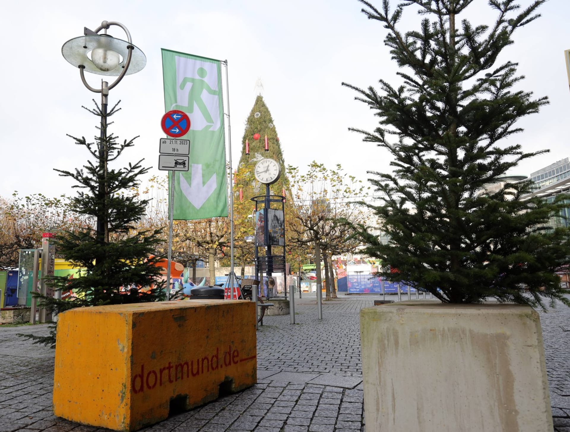Betonové zátarasy chrání také vánoční trhy v Dortmundu