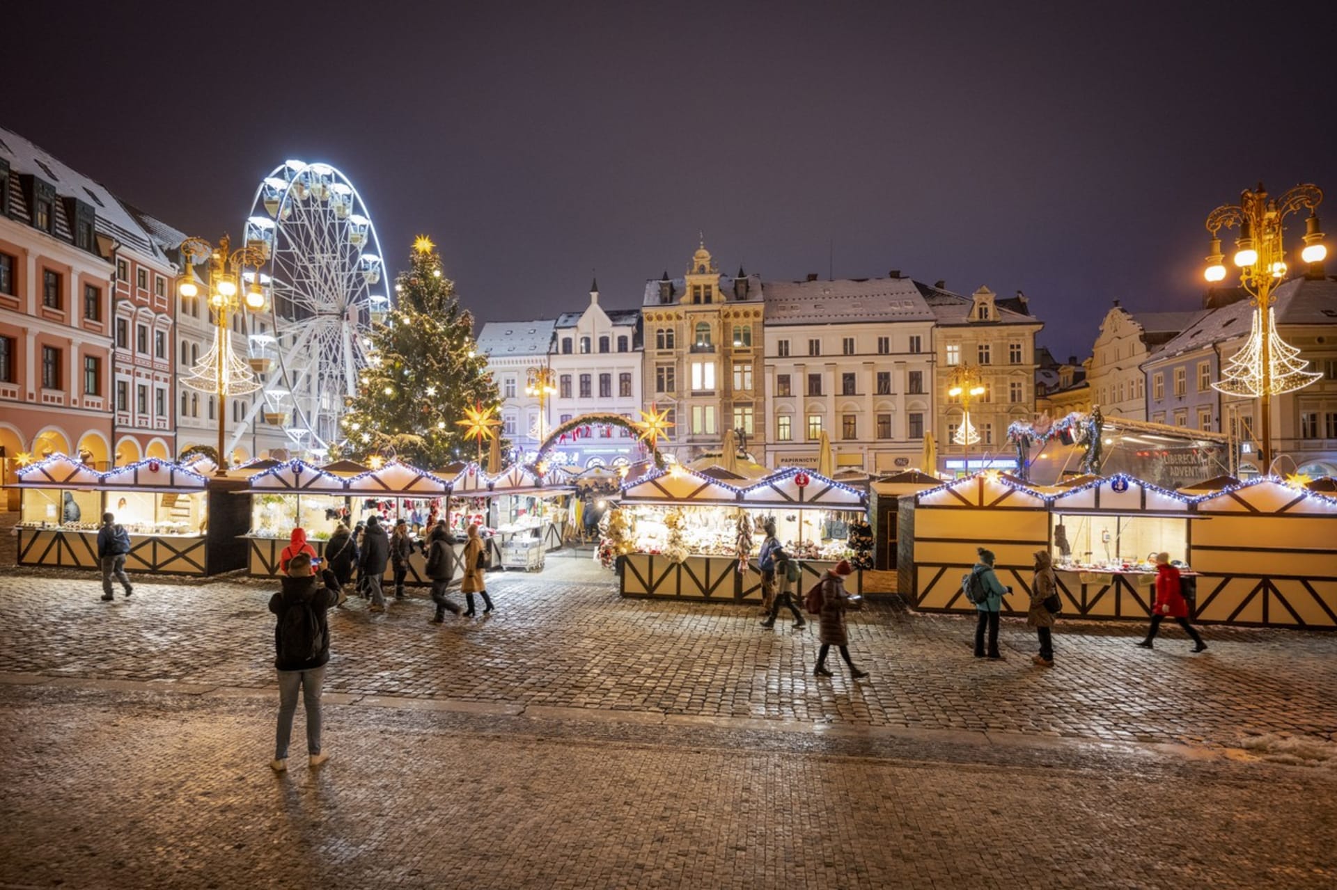 Vánoční trhy v Liberci na náměstí E. Beneše.