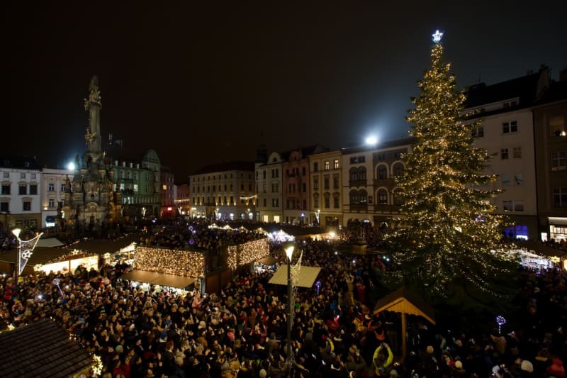 Rozsvěcení vánočního stromu na náměstí v Olomouci.