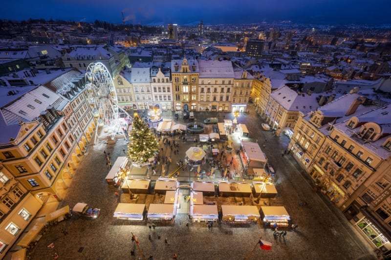 Vánoční trhy v Liberci na náměstí E. Beneše.