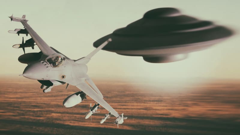 Střet UFO se stíhacím letounem (ilustrační foto)